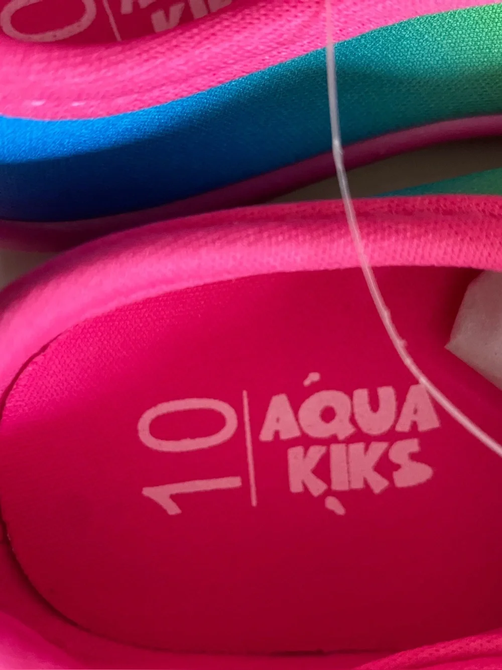 Aqua Kiks Rainbow Water Shoes with Pink Trim NWT Size 10